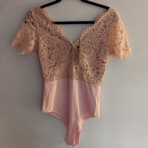 NWT Boohoo Premium Eyelash Lace Bodysuit Rose, Small